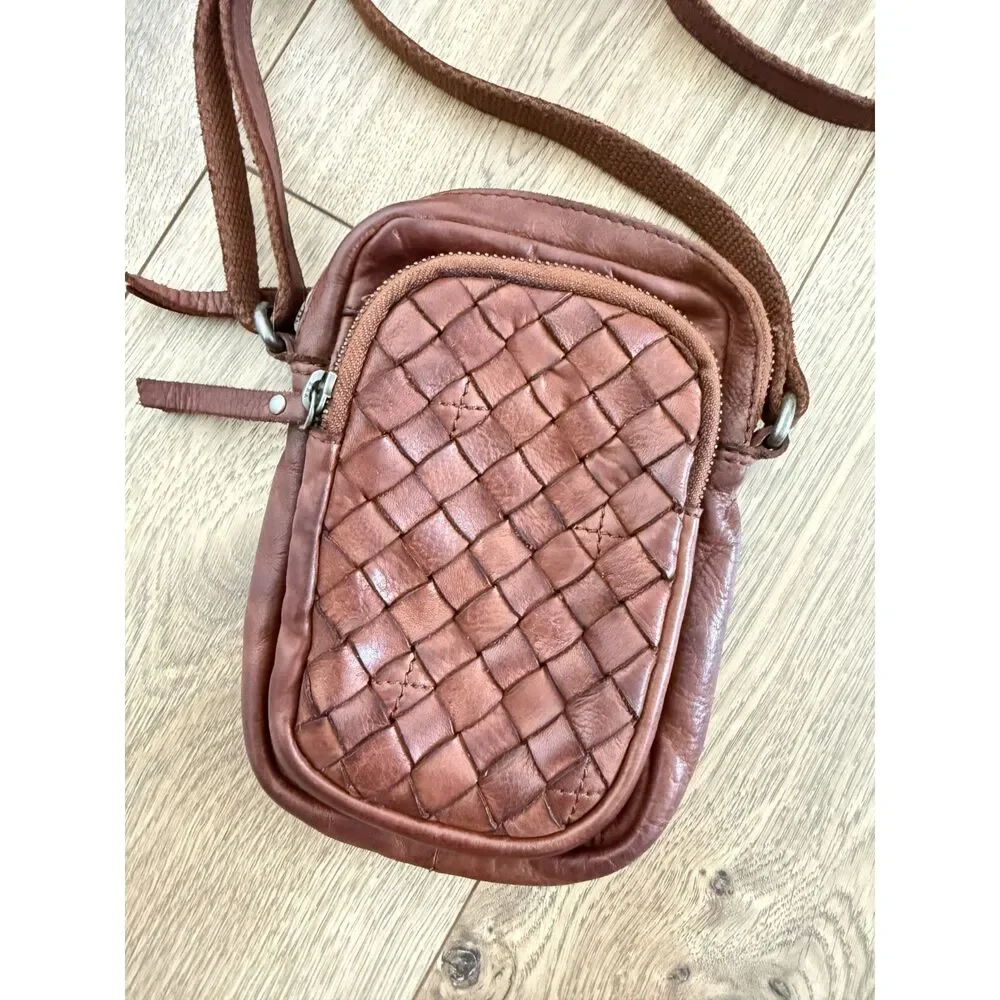 GENICCI Vintage VTG Woven Weave Brown Leather Crossbody Mini Purse Bag Camera